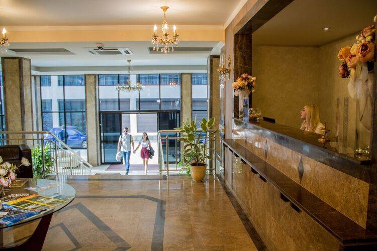 Гранд Отель Гагра (Grand Hotel Gagra)