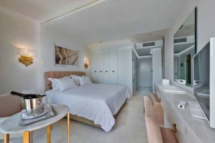 Royal Marmin Bay Boutique & Art Hotel (Adults Only 16+)