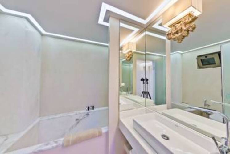 Royal Marmin Bay Boutique & Art Hotel (Adults Only 16+)