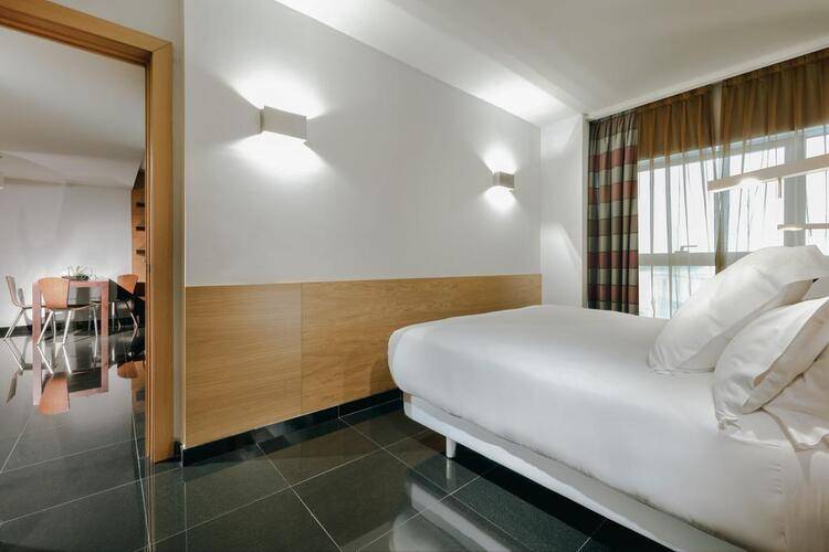 Hesperia Fira Suites Hotel — фото 18