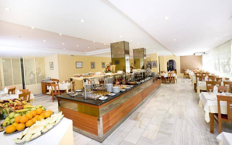 Monarque El Rodeo Hotel
