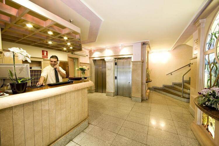 Monarque El Rodeo Hotel