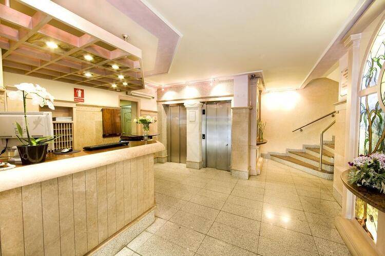 Monarque El Rodeo Hotel