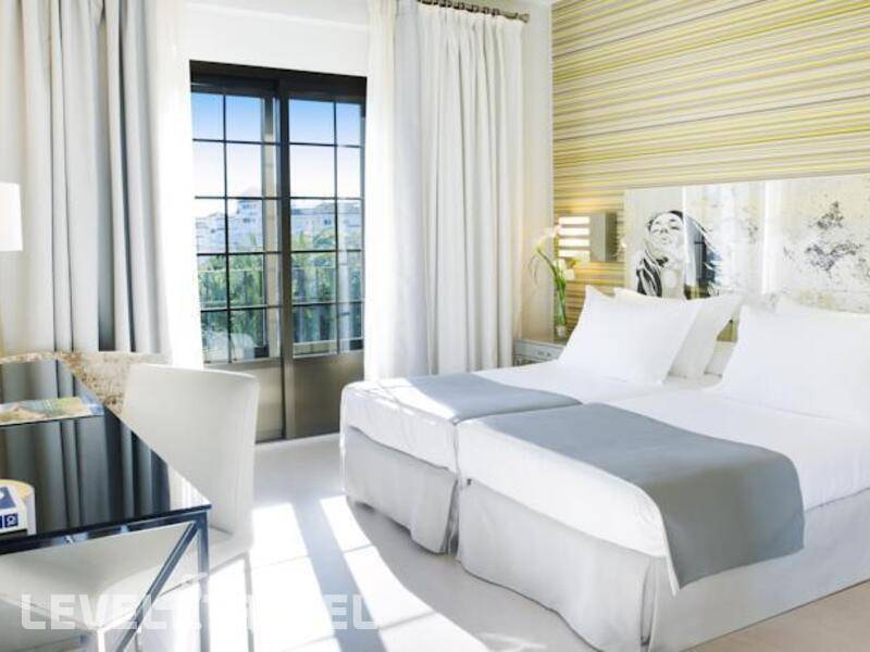 Фотография H10 Andalucia Plaza Hotel