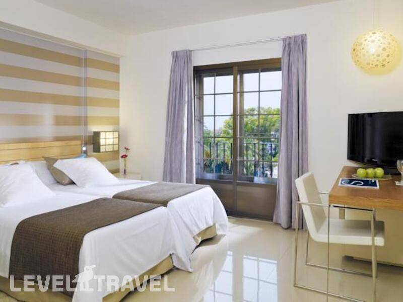 Фотография H10 Andalucia Plaza Hotel