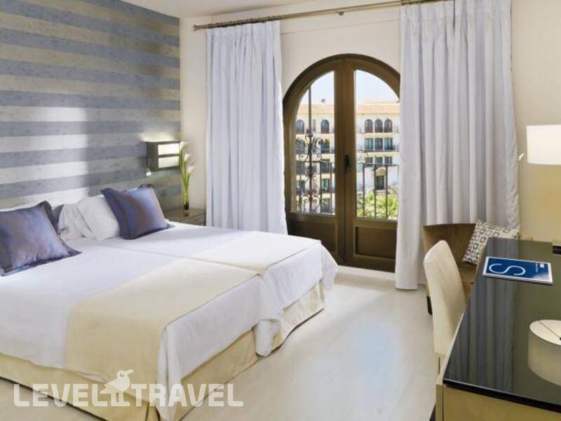 Фотография H10 Andalucia Plaza Hotel