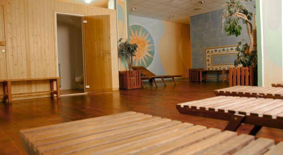 Monica Hotel