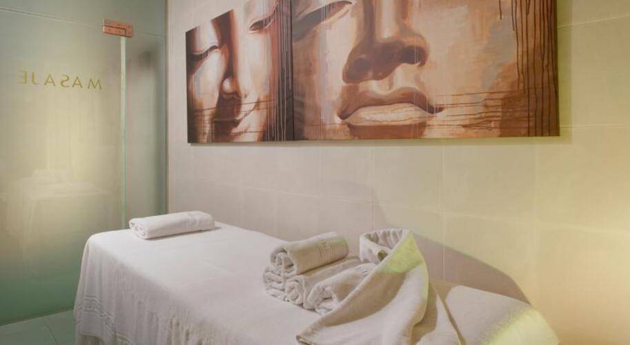 Monica Hotel