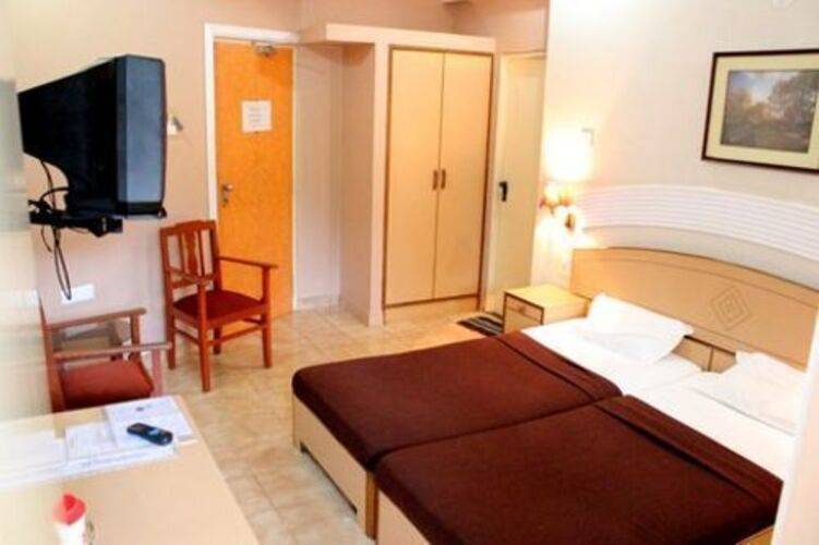 Amigo Plaza Hotel