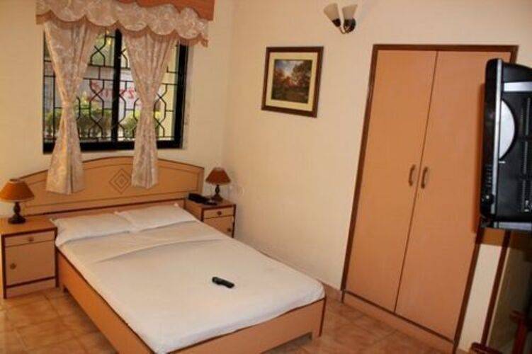 Amigo Plaza Hotel