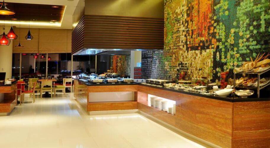 Cinnamon Red Hotel
