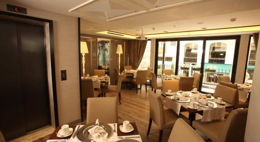 La Villa Hotel