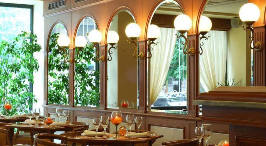 Athens Atrium Hotel & Jacuzzi Suites