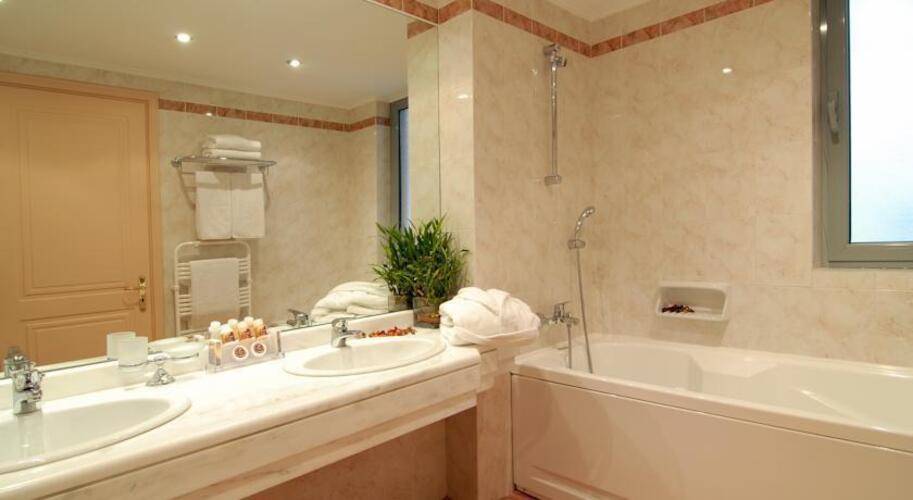 Athens Atrium Hotel & Jacuzzi Suites