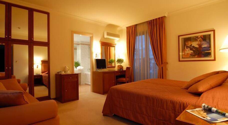 Athens Atrium Hotel & Jacuzzi Suites