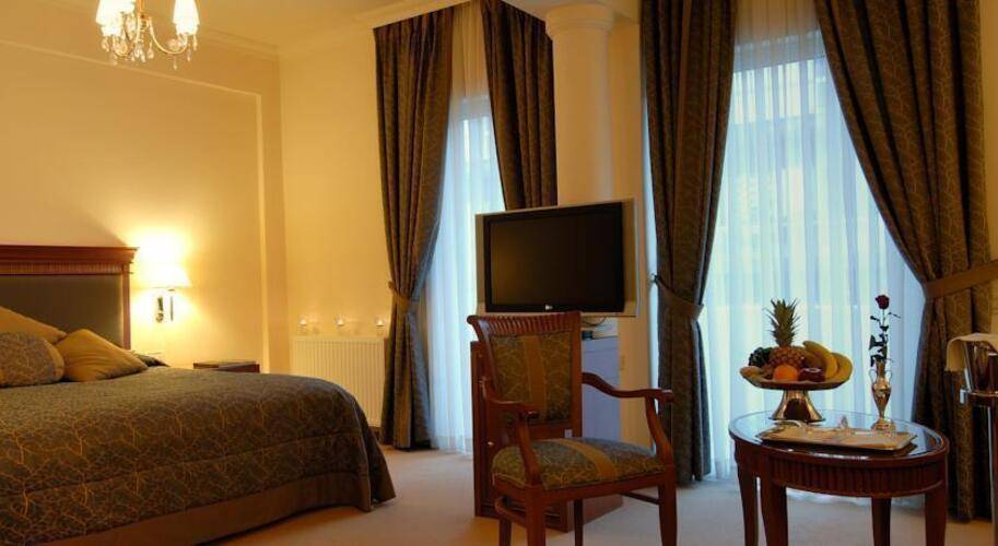 Athens Atrium Hotel & Jacuzzi Suites