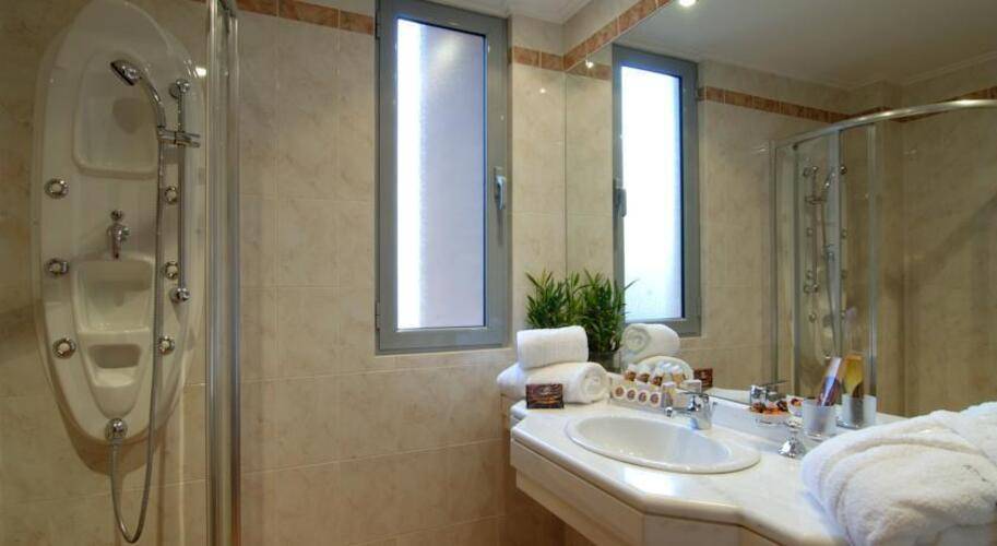 Athens Atrium Hotel & Jacuzzi Suites