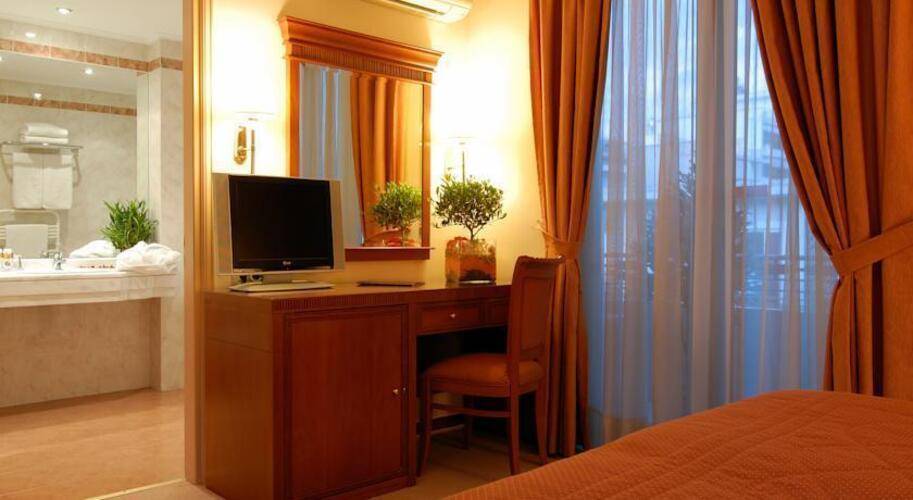 Athens Atrium Hotel & Jacuzzi Suites