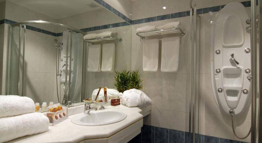 Athens Atrium Hotel & Jacuzzi Suites