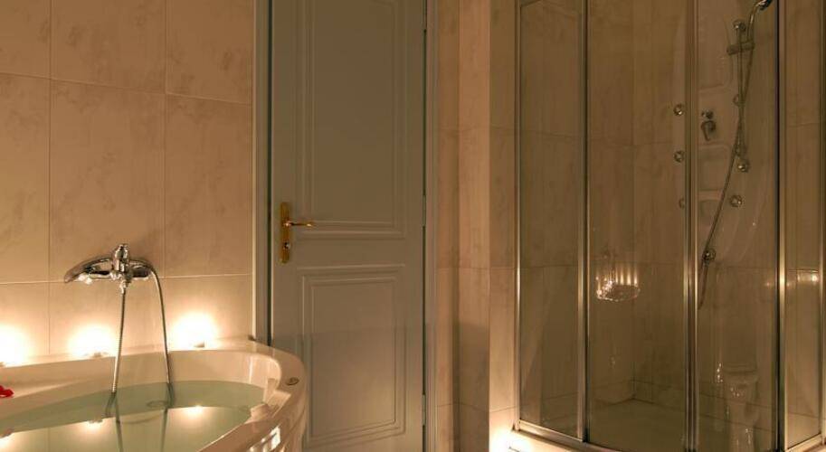 Athens Atrium Hotel & Jacuzzi Suites