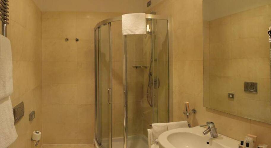 Dell Opera Hotel