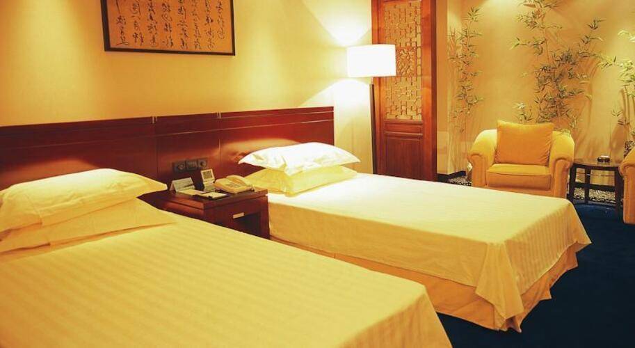 Poly Plaza Hotel