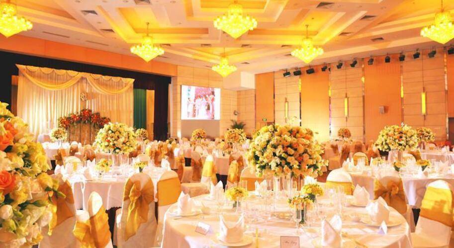 Poly Plaza Hotel
