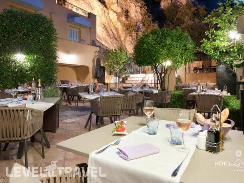 Фотография La Perouse Hotel