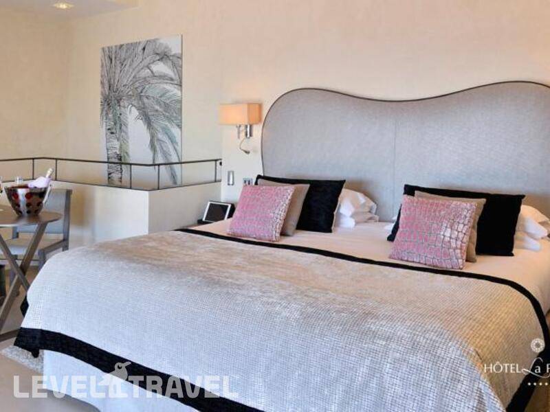 Фотография La Perouse Hotel