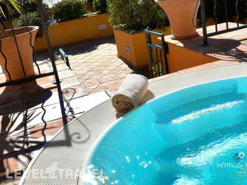Фотография La Perouse Hotel