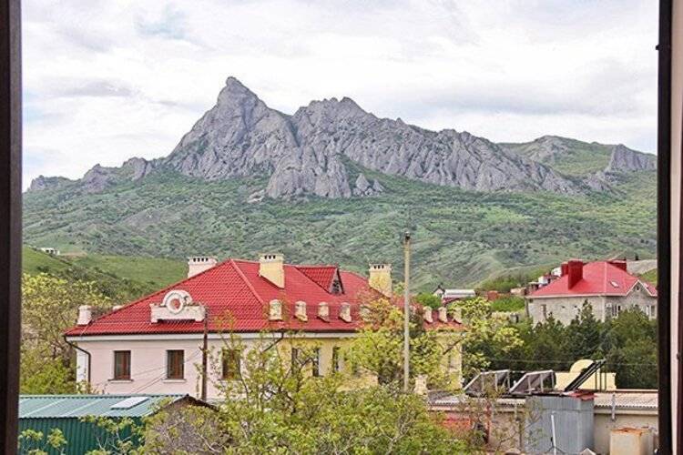 Отель Лето