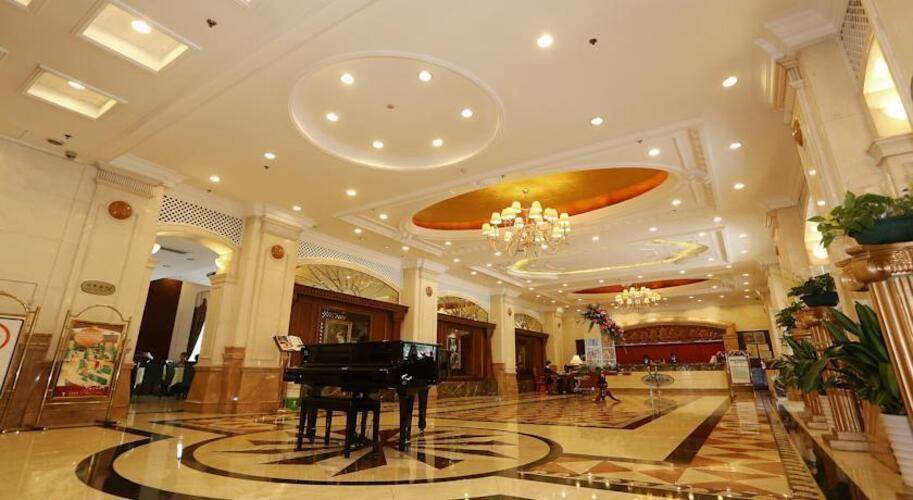 Grand Palace Hotel