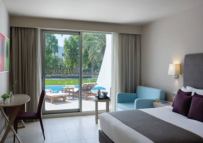 Atlantica Akti Zeus Hotel
