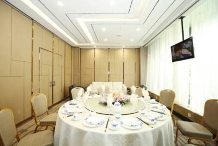 Days Hotel Frontier Pudong