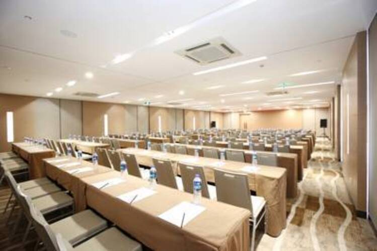 Days Hotel Frontier Pudong