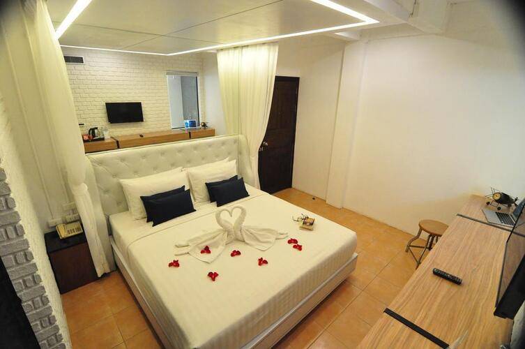 Forty Winks Phuket Hotel