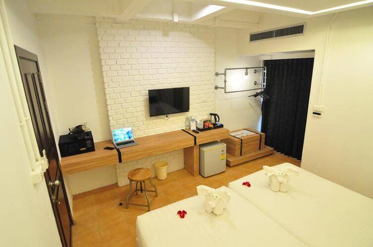 Forty Winks Phuket Hotel