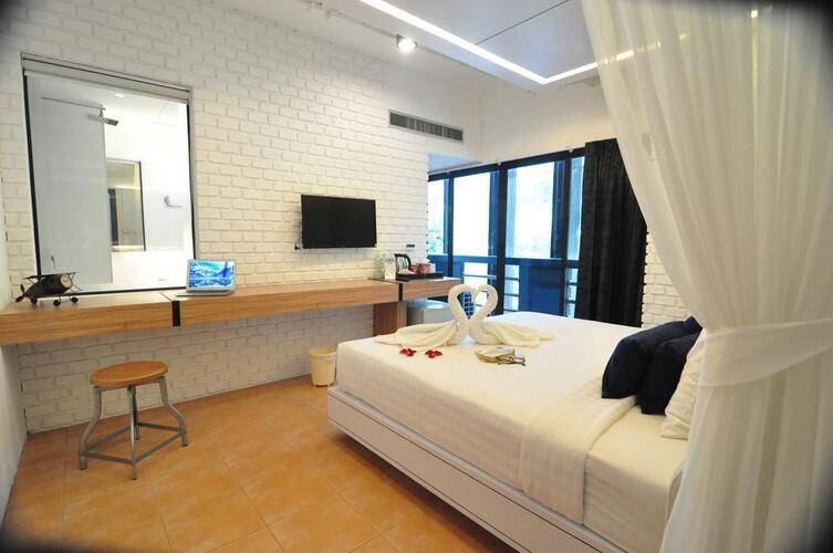 Forty Winks Phuket Hotel