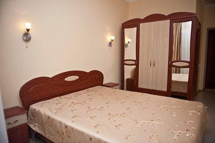 Отель Камилла