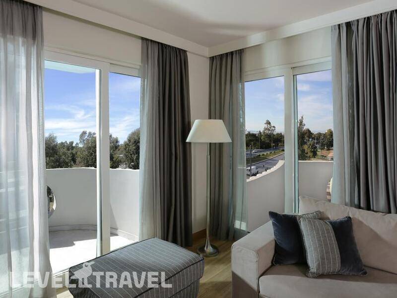 Фотография The Blazer Suites Hotel