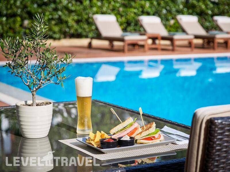 Фотография The Blazer Suites Hotel