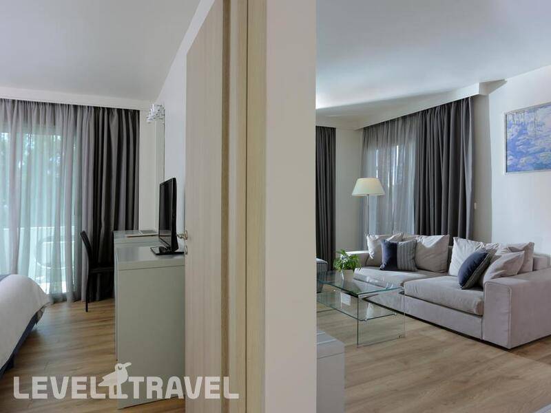 Фотография The Blazer Suites Hotel