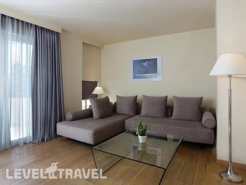 Фотография The Blazer Suites Hotel
