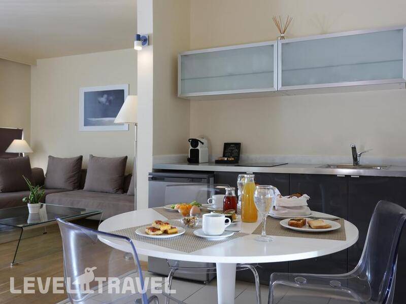 Фотография The Blazer Suites Hotel
