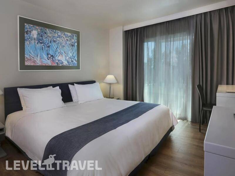 Фотография The Blazer Suites Hotel
