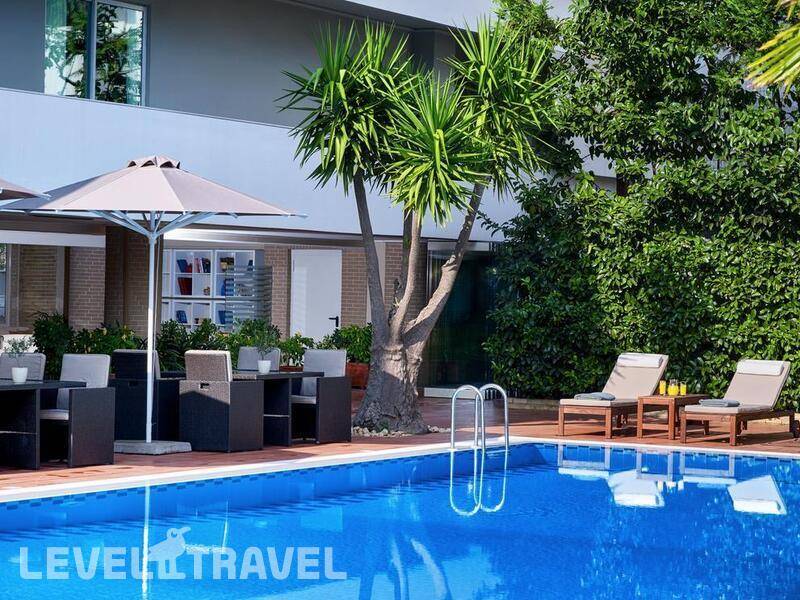 Фотография The Blazer Suites Hotel