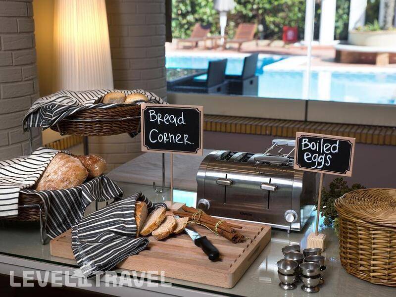 Фотография The Blazer Suites Hotel