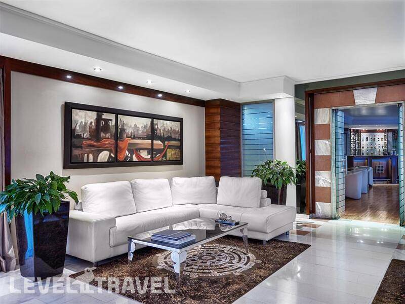 Фотография The Blazer Suites Hotel