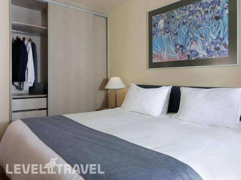 Фотография The Blazer Suites Hotel