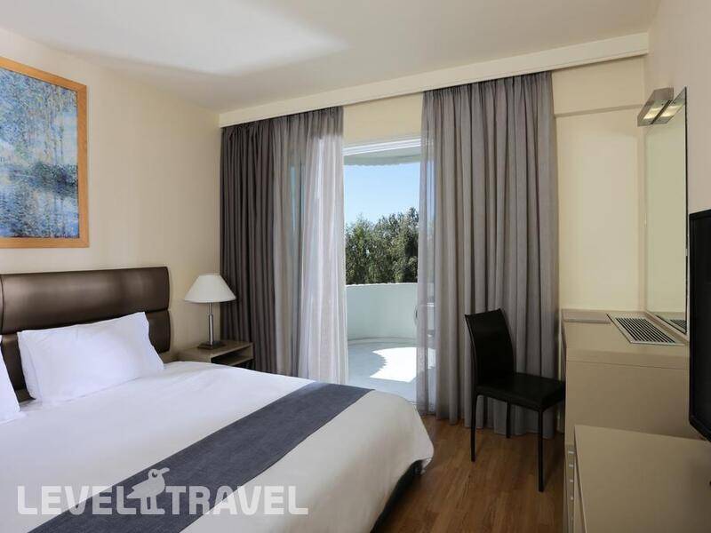 Фотография The Blazer Suites Hotel